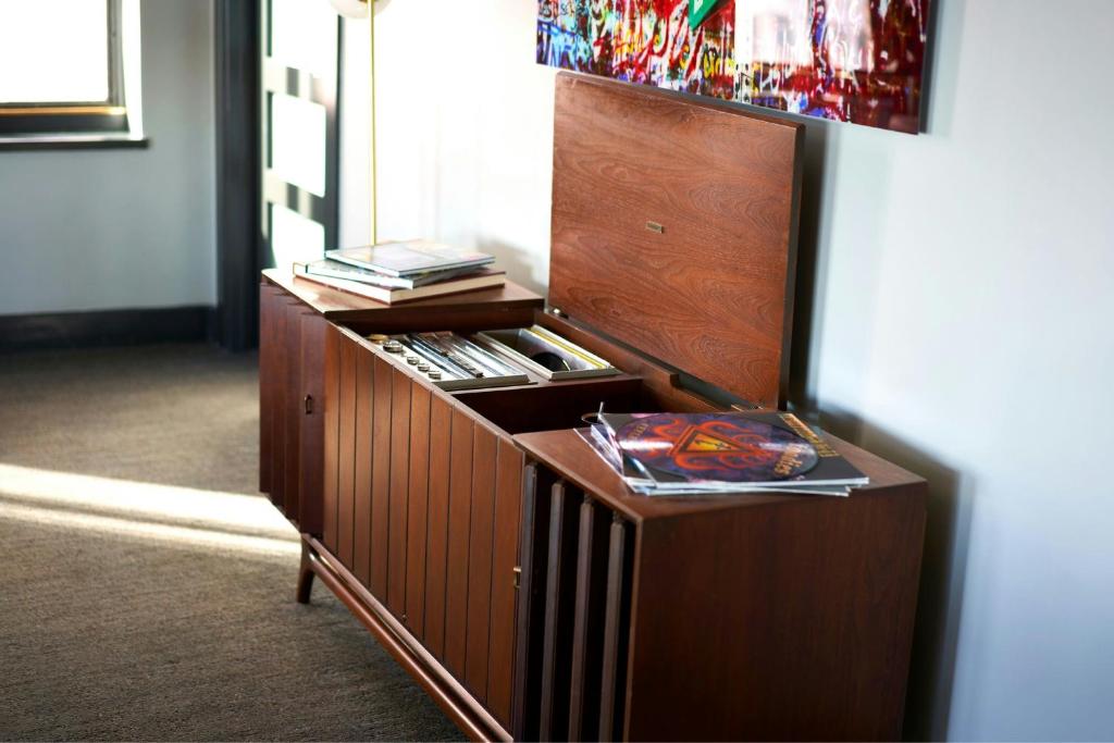 Renaissance Saint Elm Dallas Downtown Hotel - 