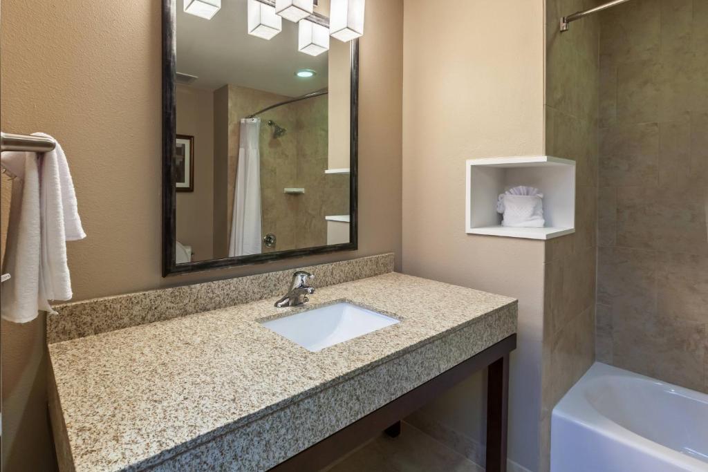 Koupelna v ubytování Courtyard by Marriott Abilene Northeast