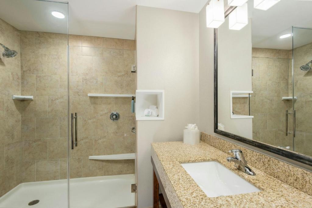 Koupelna v ubytování Courtyard by Marriott Abilene Northeast