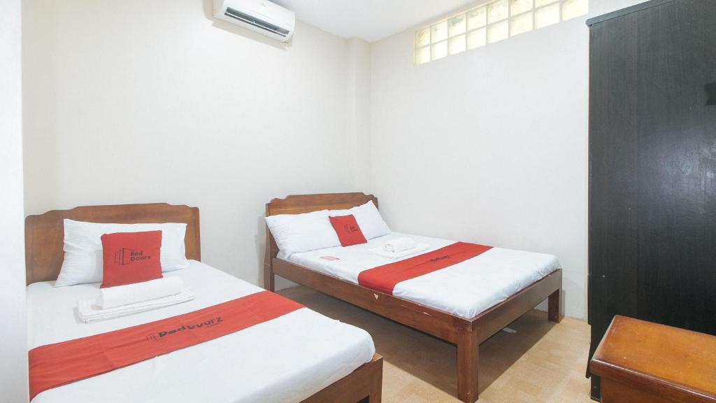 RedDoorz near Talisay District Hospital - 