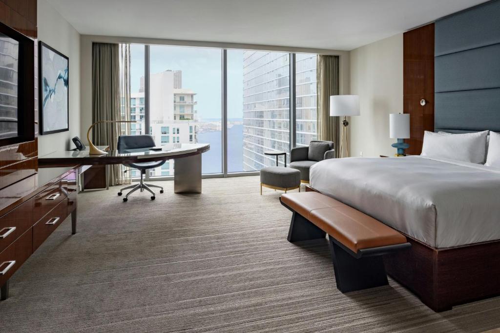 Postel nebo postele na pokoji v ubytování JW Marriott Marquis Miami