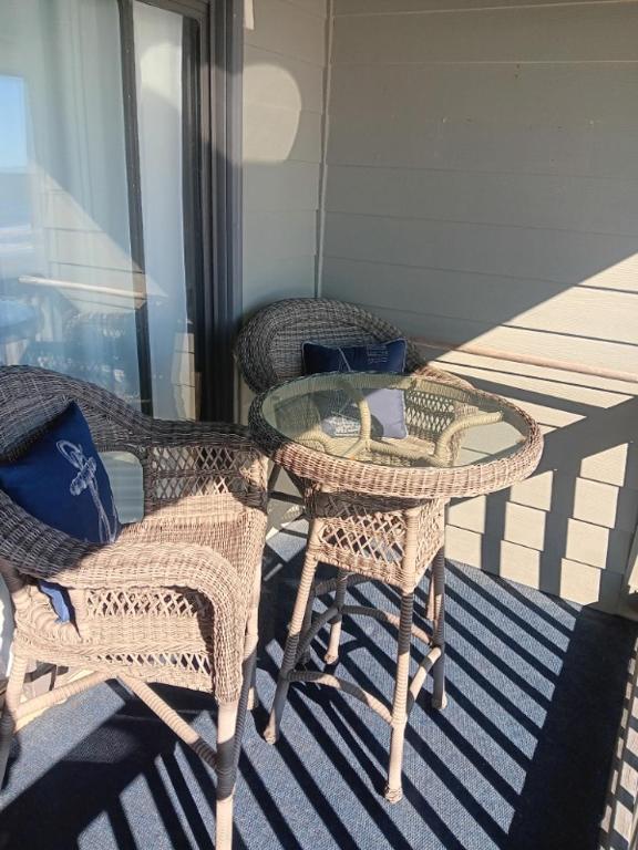 Ein Balkon oder eine Terrasse in der Unterkunft Shore Tails, LLC