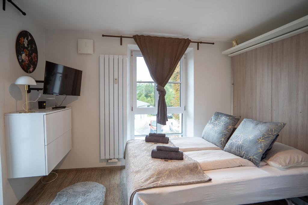 Ένα ή περισσότερα κρεβάτια σε δωμάτιο στο 24-7 Living Room Passau - Cozy - Balcony - Kitchen
