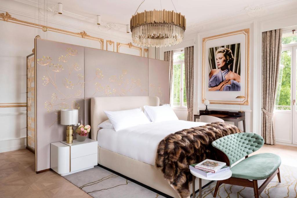 Postel nebo postele na pokoji v ubytování The Ritz-Carlton Hotel de la Paix, Geneva