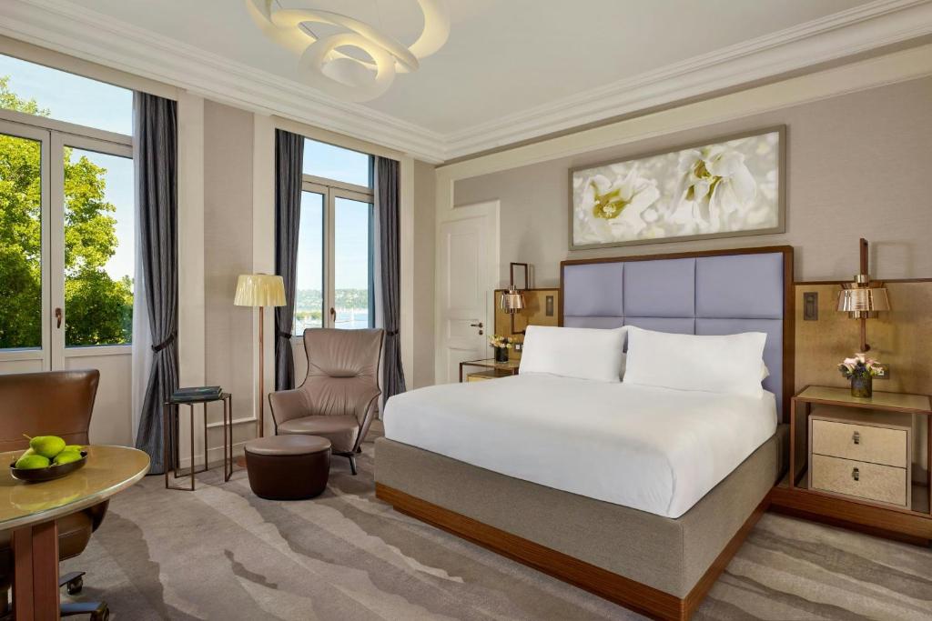 Deluxe Lake View, Guest room, 1 King, Lake view
