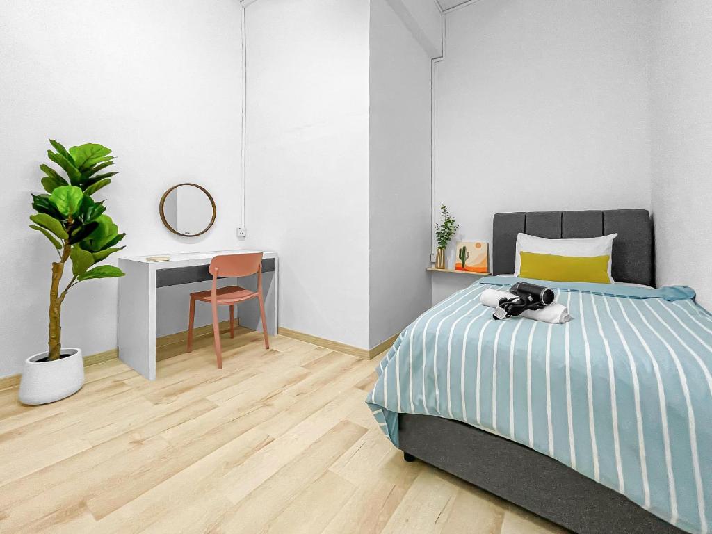 a bedroom with a bed with a teddy bear on it at Yong Peng homestay 永平民宿- 3 Bedroom Shoplot converted BnB at level 1 &2, for business travellers, Street Parking, WIFI, 1 min to KFC & MCD in Yong Peng