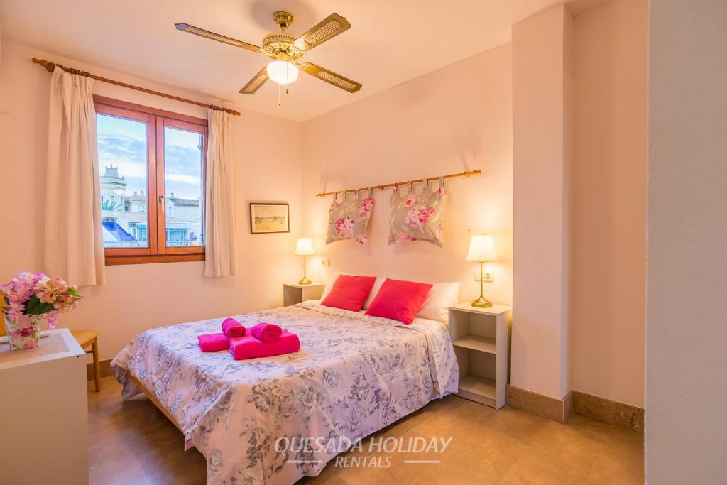 Ένα ή περισσότερα κρεβάτια σε δωμάτιο στο Guardamar sea view apartment El Moncayo beach