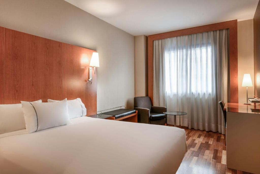 Postel nebo postele na pokoji v ubytování AC Hotel León San Antonio by Marriott