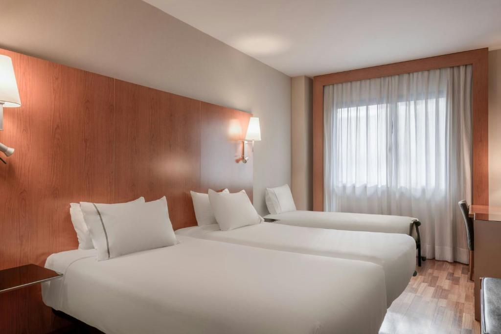 Postel nebo postele na pokoji v ubytování AC Hotel León San Antonio by Marriott