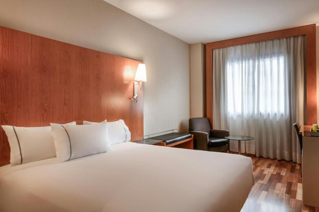 Postel nebo postele na pokoji v ubytování AC Hotel León San Antonio by Marriott