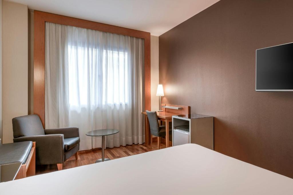 TV a/nebo společenská místnost v ubytování AC Hotel León San Antonio by Marriott