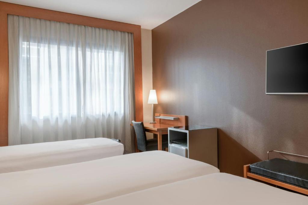 TV a/nebo společenská místnost v ubytování AC Hotel León San Antonio by Marriott