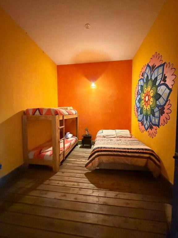Postel nebo postele na pokoji v ubytování Hostal Café Tiana