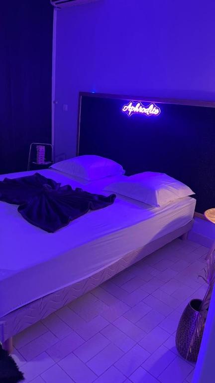 Postel nebo postele na pokoji v ubytování Aphrodite #Love Room#