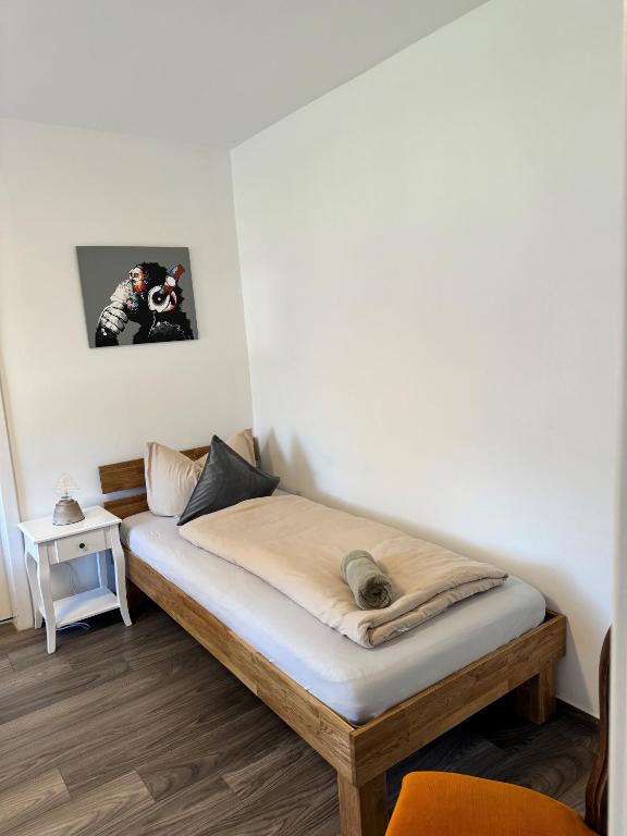 Postel nebo postele na pokoji v ubytování Pilgrims "Bert" moderne Wohnung 2 SZ top wifi