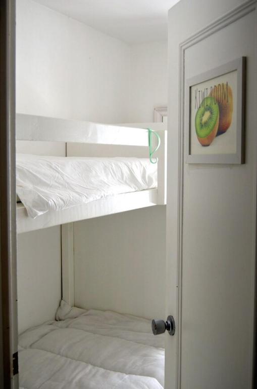 Postel nebo postele na pokoji v ubytování Somasiri Backpacker Hostel