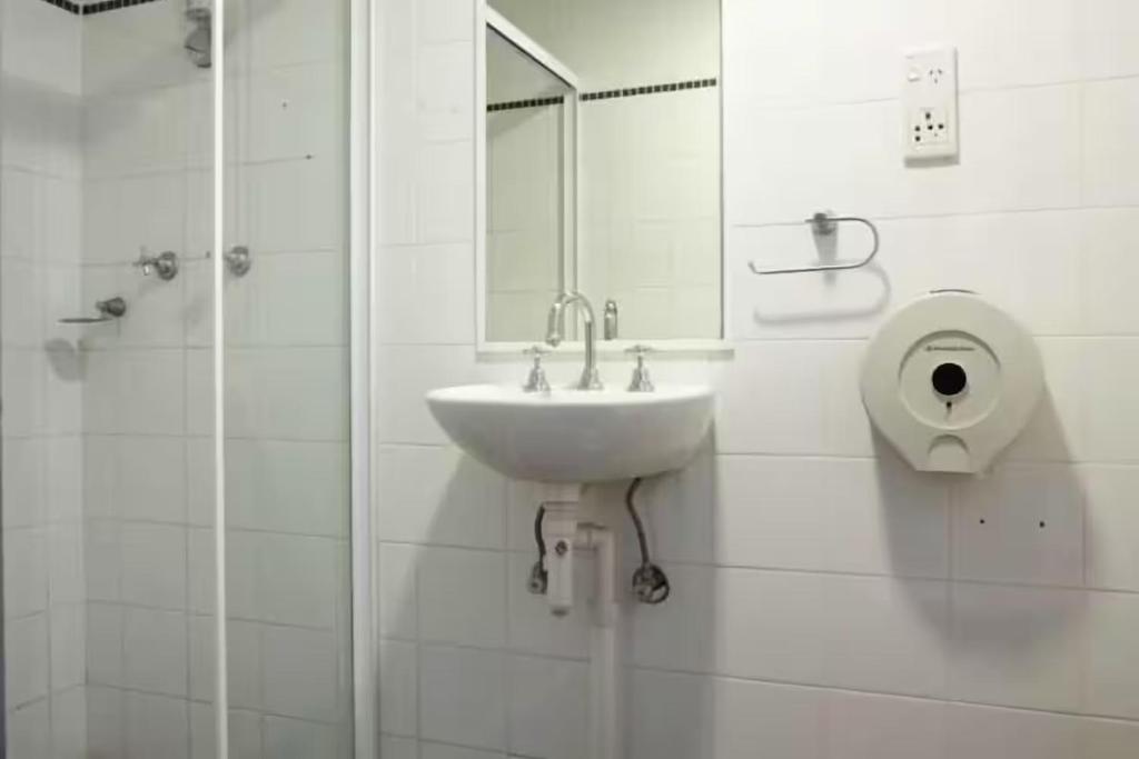 Koupelna v ubytování Somasiri Backpacker Hostel