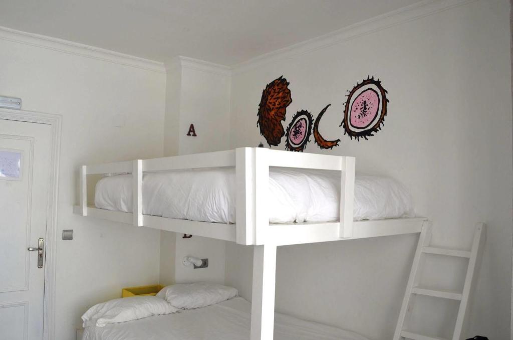 Postel nebo postele na pokoji v ubytování Somasiri Backpacker Hostel