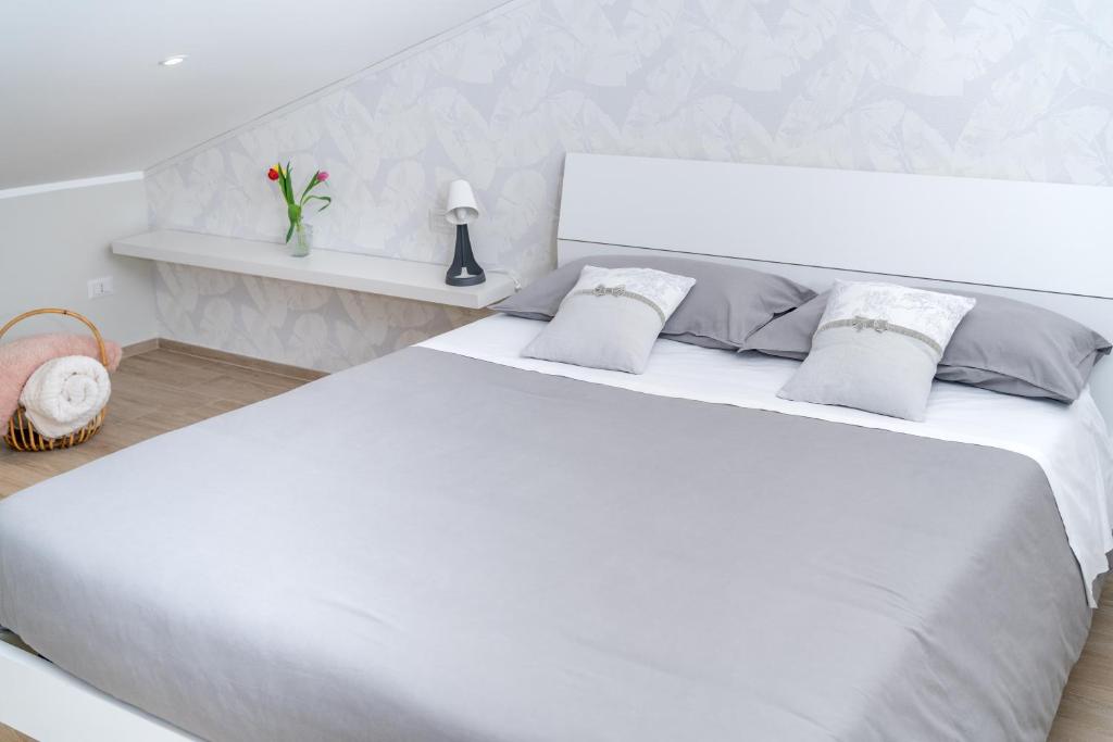 Łóżko lub łóżka w pokoju w obiekcie Otium Rooms / Camere e Appartamenti