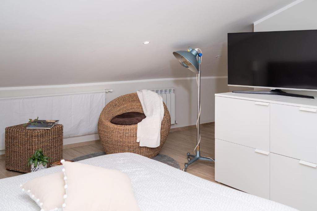 Telewizja i/lub zestaw kina domowego w obiekcie Otium Rooms / Camere e Appartamenti