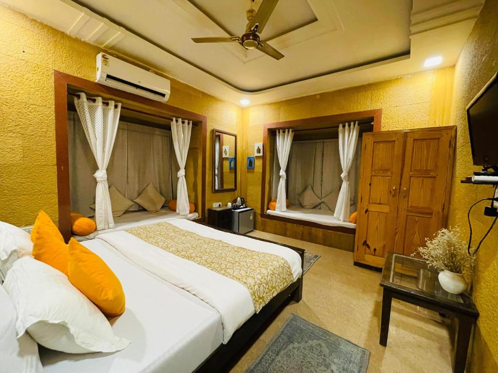 Postel nebo postele na pokoji v ubytování Hotel Meerana