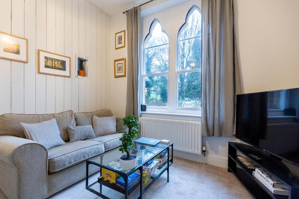 a living room with a couch and a tv at HIGH SAINT COTTAGE - Stunning 3 Bed Accommodation located in Ripon, North Yorkshire in Ripon