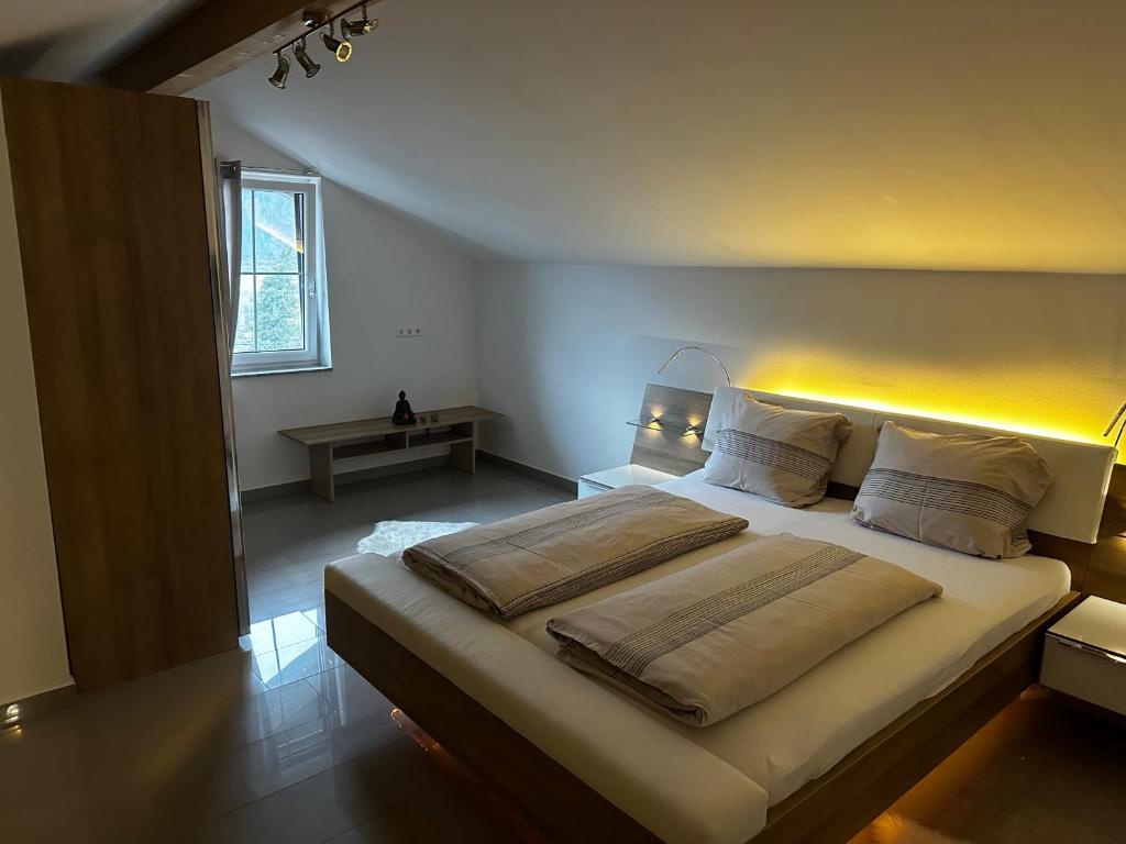 Postel nebo postele na pokoji v ubytování Ferienwohnung Mölltaler Bergblick