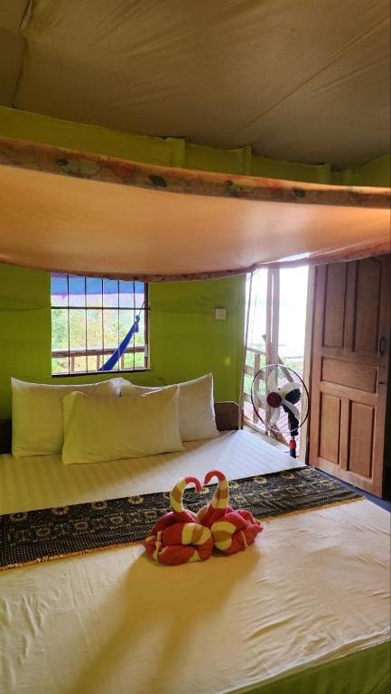 Postel nebo postele na pokoji v ubytování Sea Views bungalow kohrong