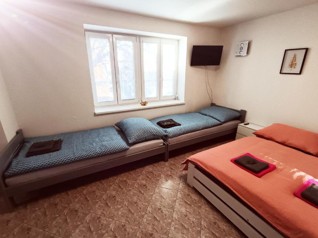 Postel nebo postele na pokoji v ubytování Apartmány Kristýna