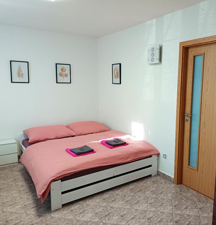Postel nebo postele na pokoji v ubytování Apartmány Kristýna