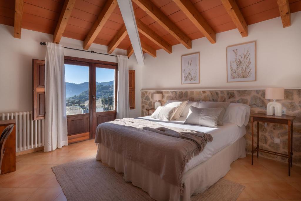 Postel nebo postele na pokoji v ubytování Es Petit de Valldemossa