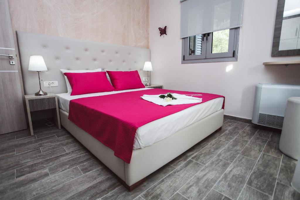 Postel nebo postele na pokoji v ubytování Ionian Diamond Villas