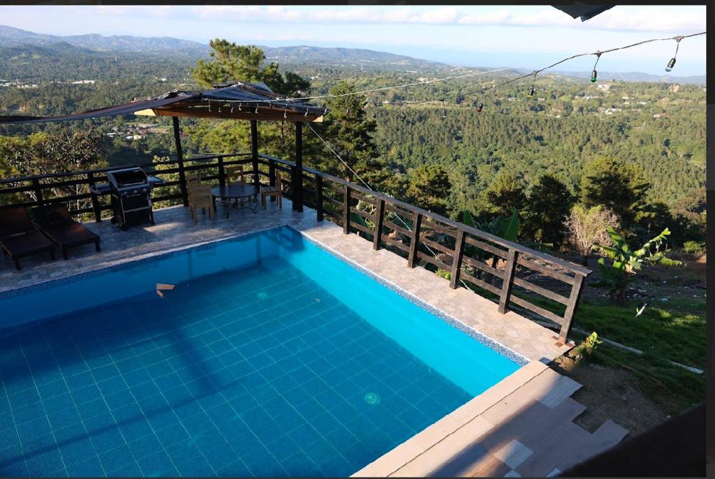 Πισίνα στο ή κοντά στο Vista Montaña Jimenoa De La Rosa