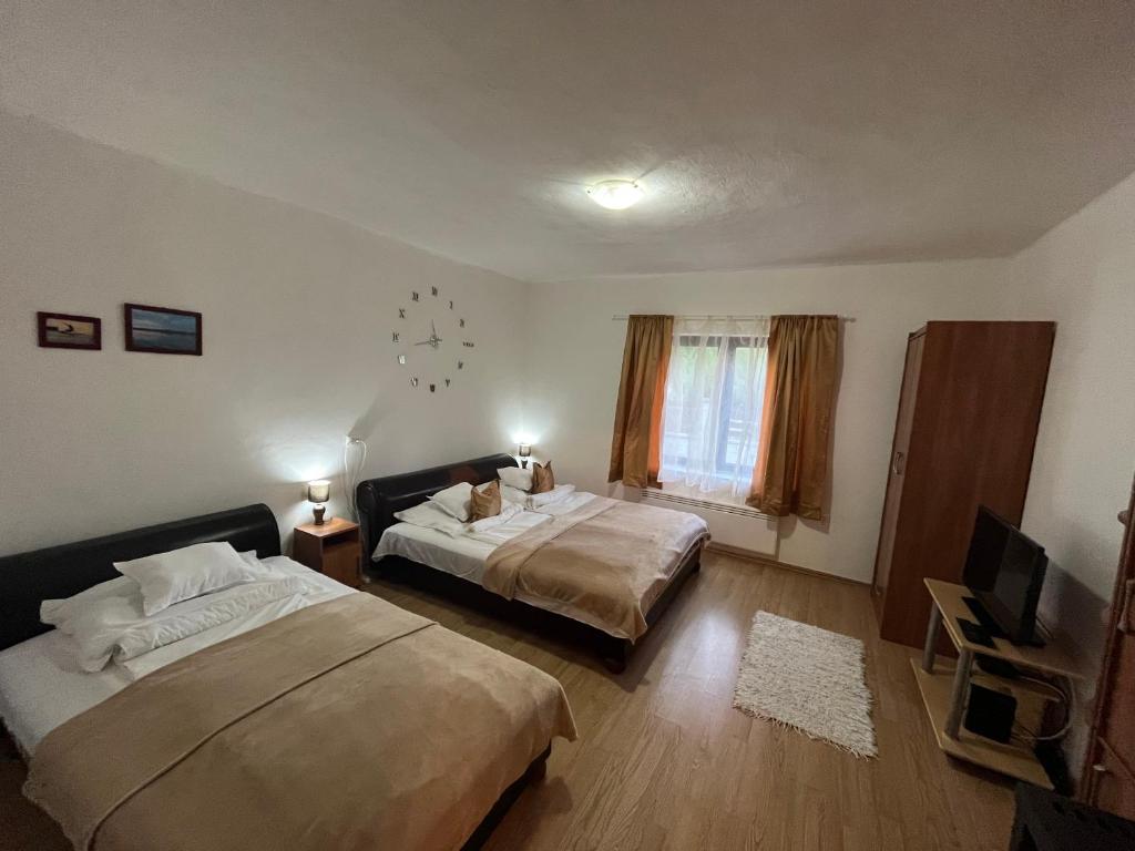 Posteľ alebo postele v izbe v ubytovaní Francesco Apartmanház