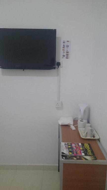 TV a/nebo společenská místnost v ubytování Axis Hotel
