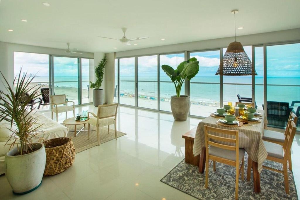Condominio frente al mar con acceso directo a la playa Morros Epic. - Penthouse Apartment