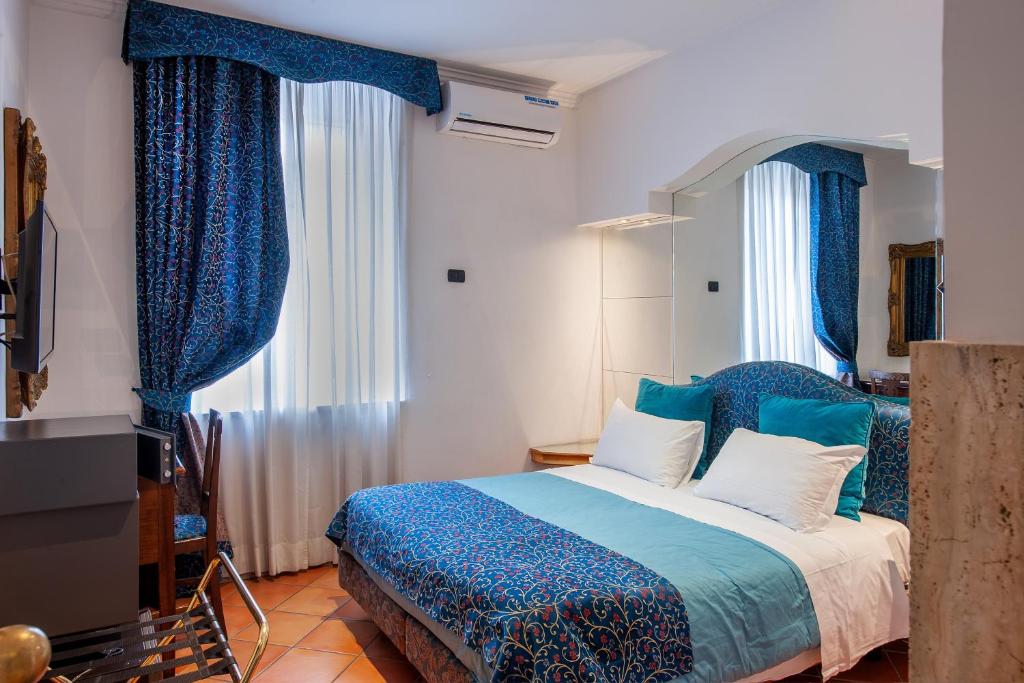 Cama ou camas em um quarto em Hotel Canova