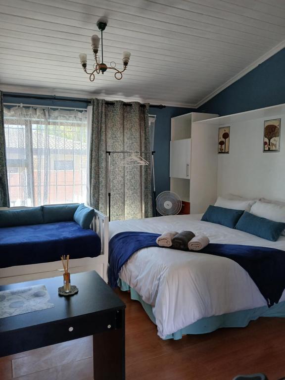 Postel nebo postele na pokoji v ubytování Stay at Gabby's- no loadshedding