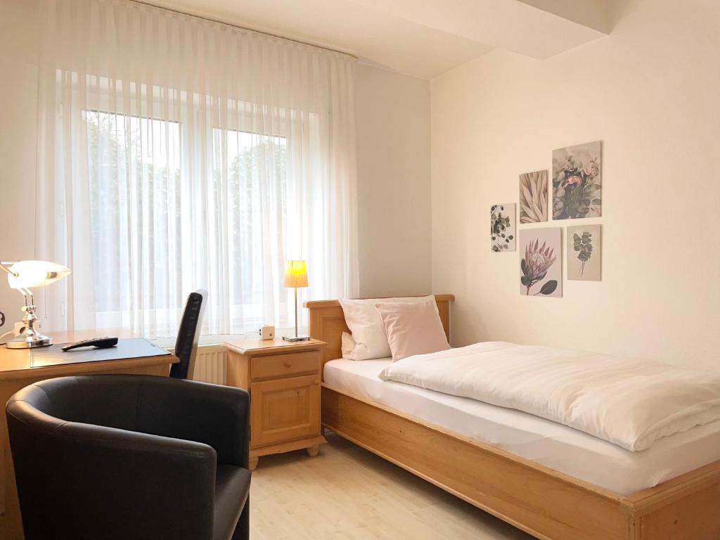 Hotel-Pension Hommen - Single Room With Private Bathroom