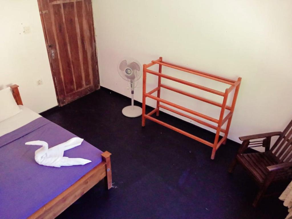 Postel nebo postele na pokoji v ubytování Mountain Breeze Inn Midigama