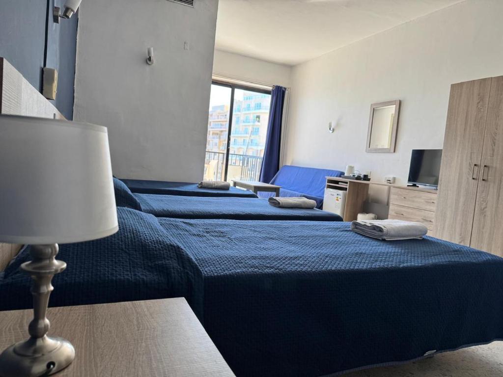 Postel nebo postele na pokoji v ubytování Roma Hotel