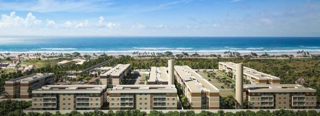 een luchtzicht op een resort met het strand bij Apartamento Vog Atlântico in Ilhéus