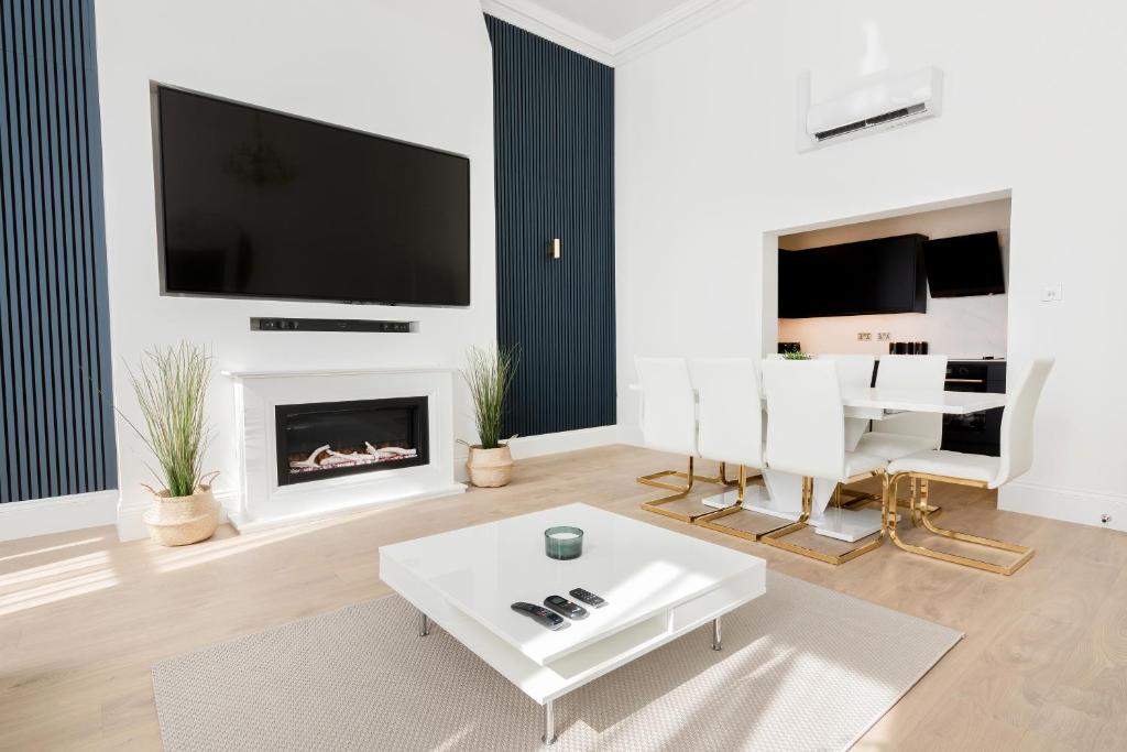 Majestic Luxury Apartment in Maryleboneにあるテレビまたはエンターテインメントセンター