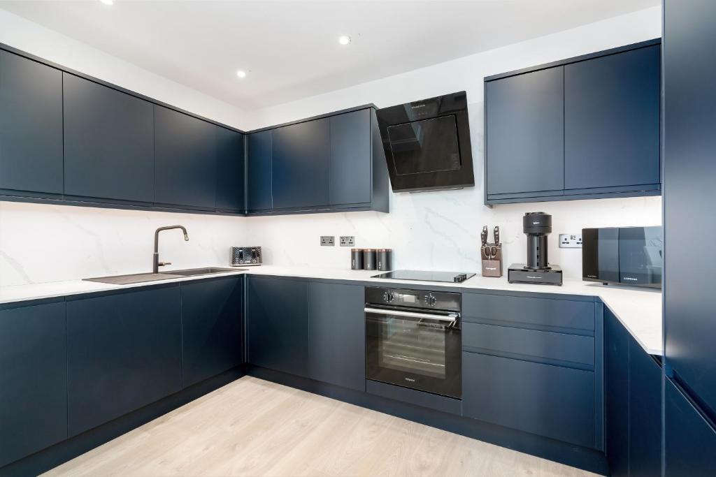 Majestic Luxury Apartment in Maryleboneにあるキッチンまたは簡易キッチン