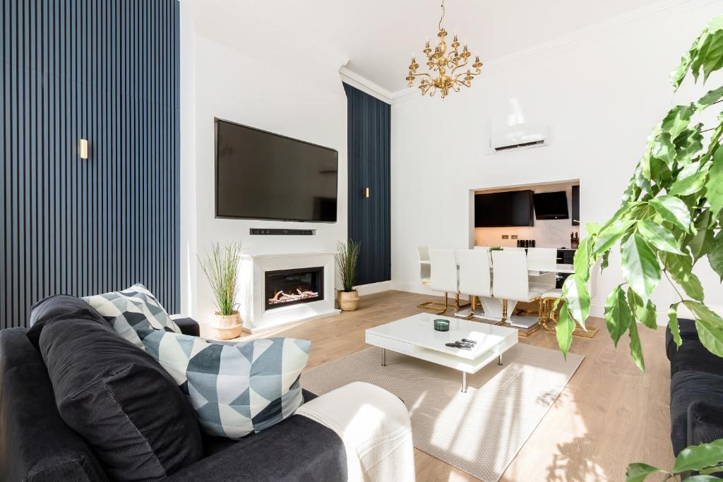 Majestic Luxury Apartment in Maryleboneにあるテレビまたはエンターテインメントセンター