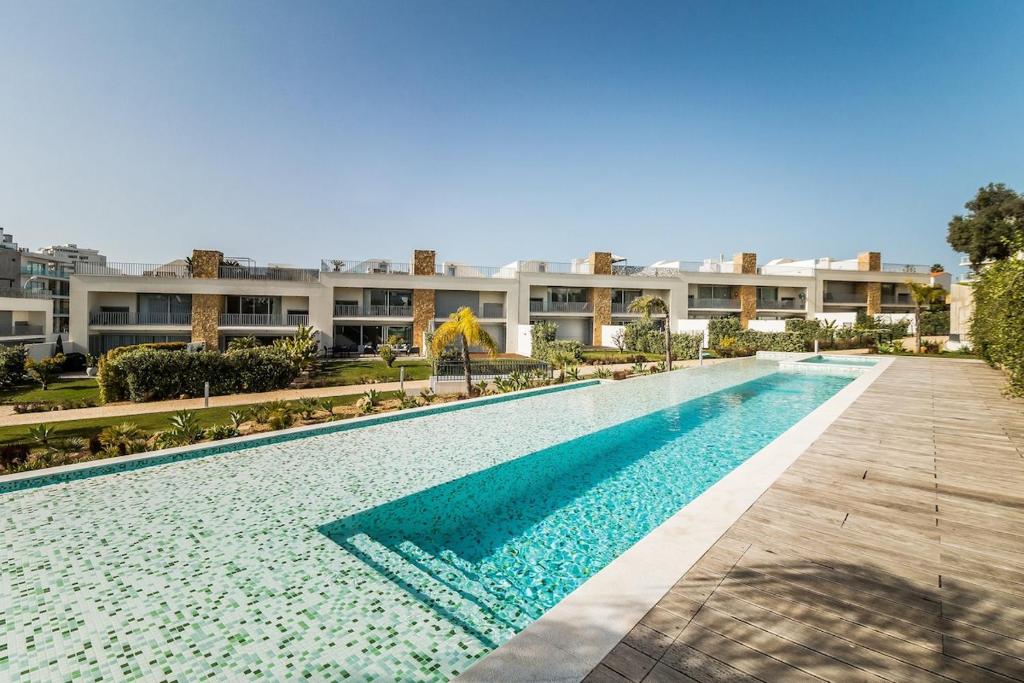 Family Villa 3 Bedrooms private rooftop with Pool