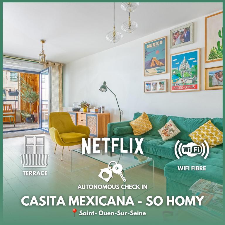 - un salon avec un canapé vert et une chaise dans l'établissement Kids Friendly - La casita Mexicana - 3BR - 6PAX, à Saint-Ouen