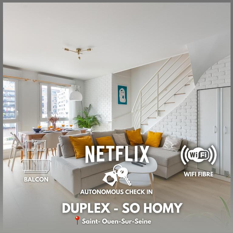 un salon avec un canapé et un escalier dans l'établissement Le Duplex des Docks - 2BR - 4PAX, à Saint-Ouen