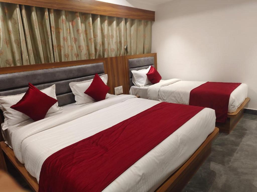 Postel nebo postele na pokoji v ubytování Hotel Maruti R