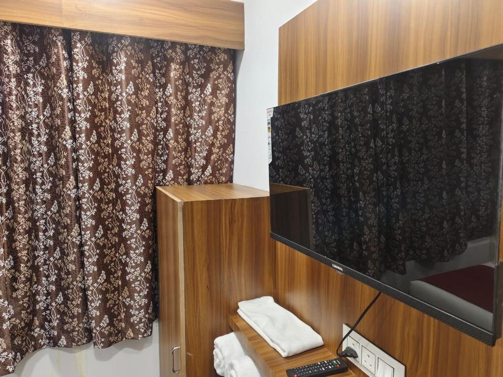 TV a/nebo společenská místnost v ubytování Hotel Maruti R